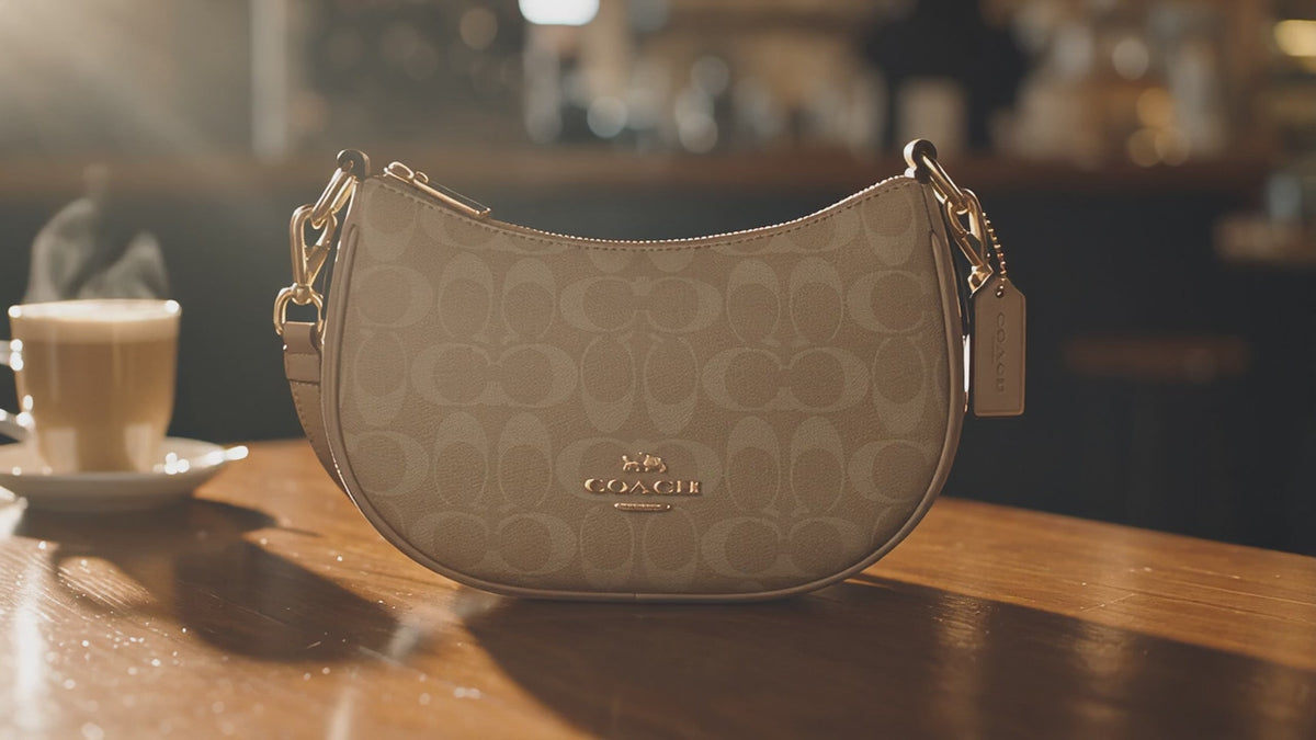 Coach Signature Hobo Shoulder Bag, Convertible 2‑Way Crossbody Handbag in Coated Canvas for Women Daily Wear